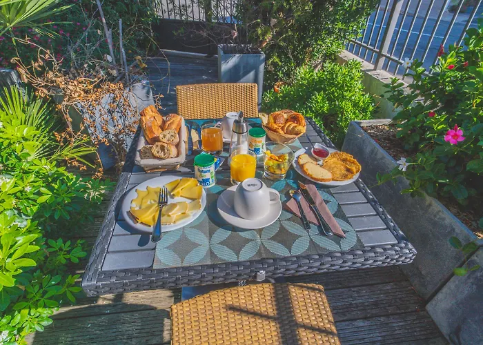 Hotell Le Saint Pierre - Demeures & Chateaux ,